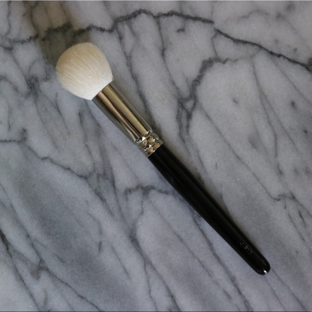 Hakuhodo J210 Flat & Round Bronzer Brush